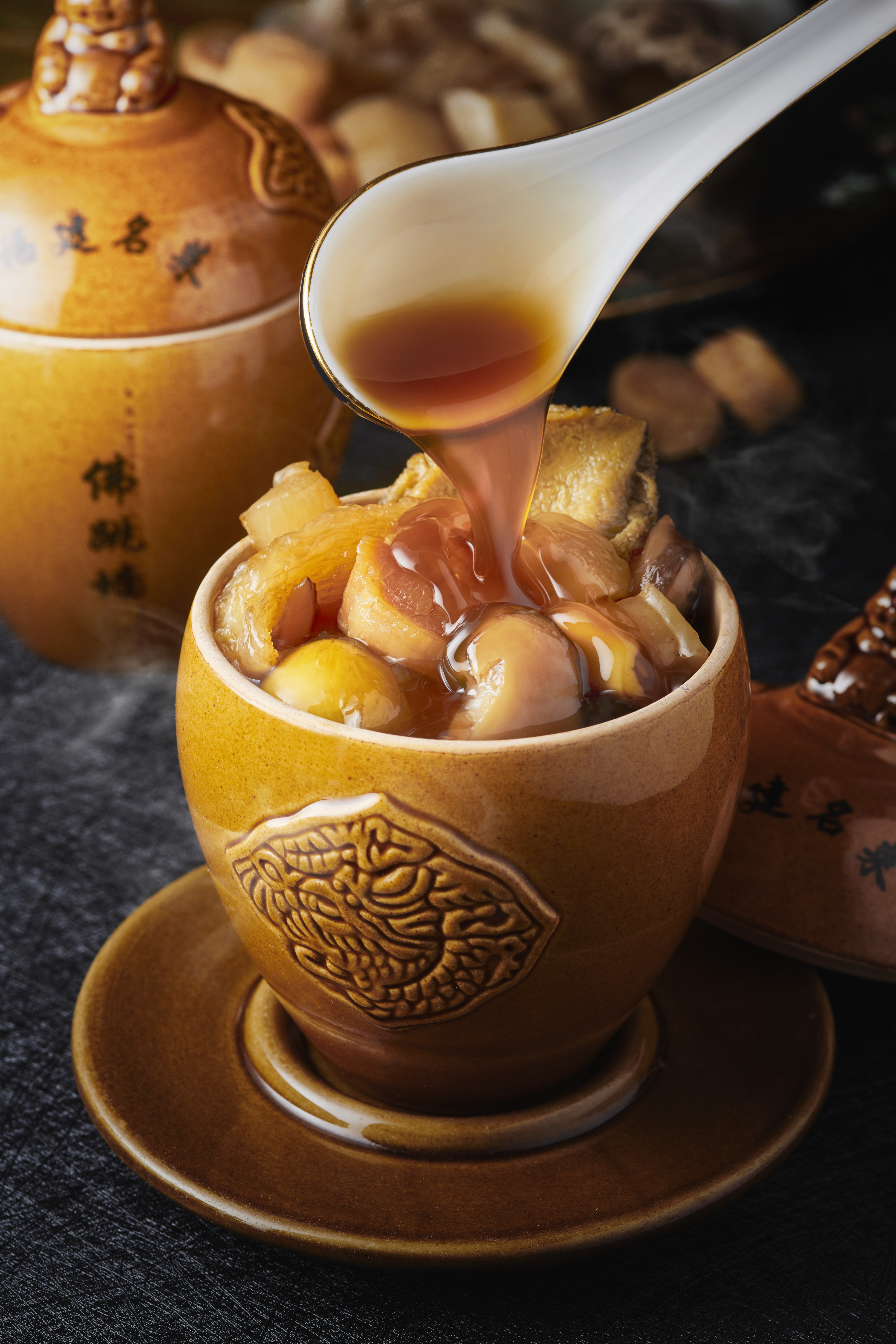 一店一品”名菜“悦华佛跳墙.jpg